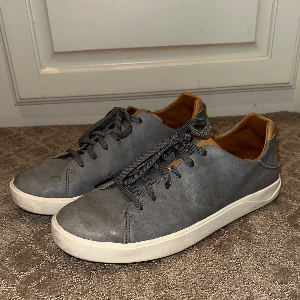 OluKai Men's Gray Leather Oxfords